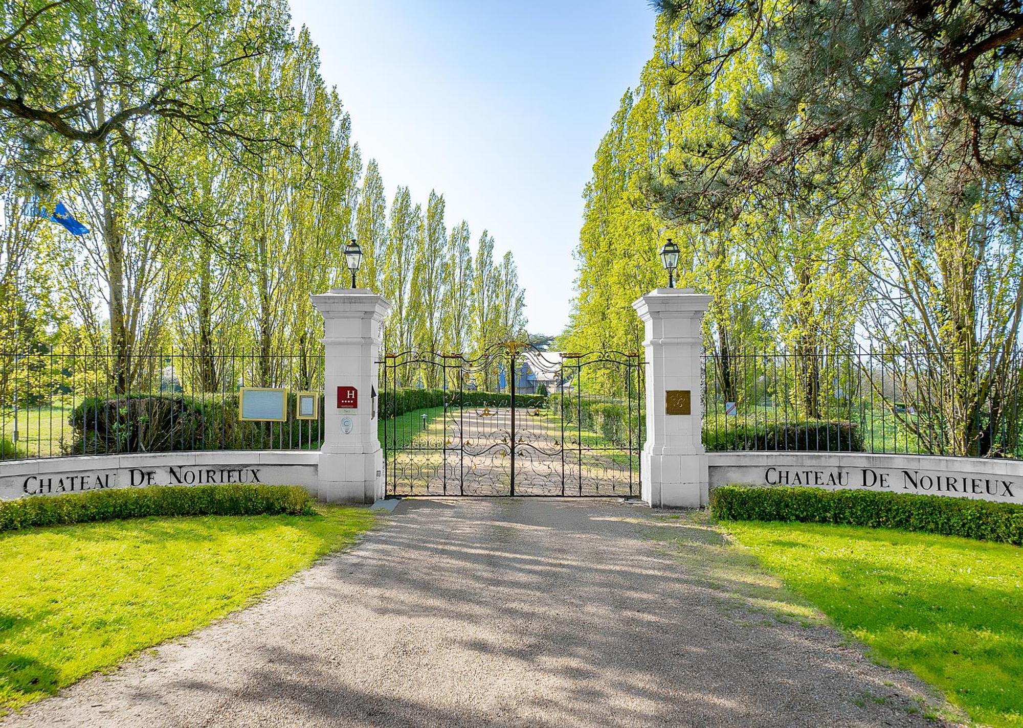 Chateau De Noirieux Briollay Exterior photo